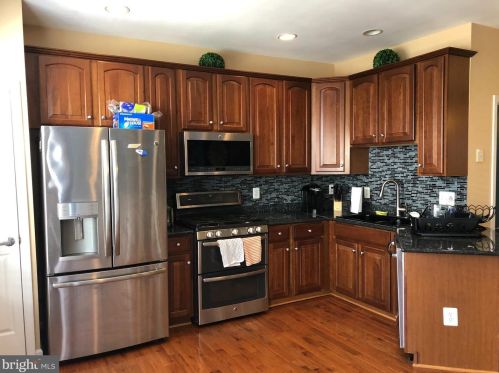 3813 Eisenhower Ave, Alexandria VA  22304-6427 exterior