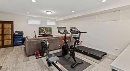 641 Bowen Ave, Chicago IL  60653-2824 exterior