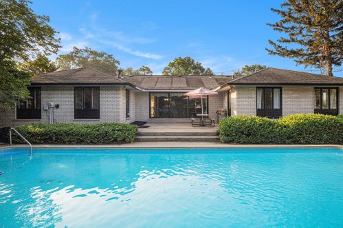 652 Ruddiman Dr, Meskegon MI 49445-2867 exterior