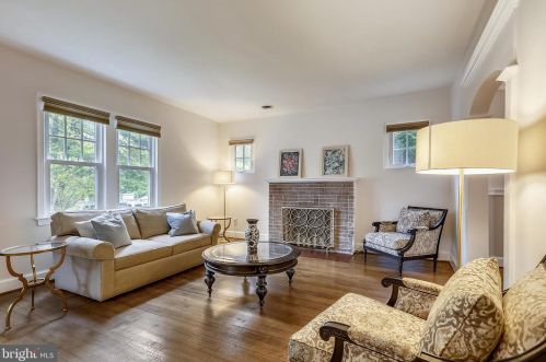 7426 Piney Branch Rd, Silver Spring MD 20901-4352 exterior