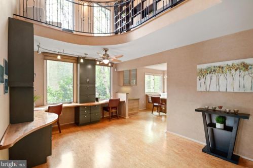 16 Arlive Ct, Rockville MD 20854-2978 exterior