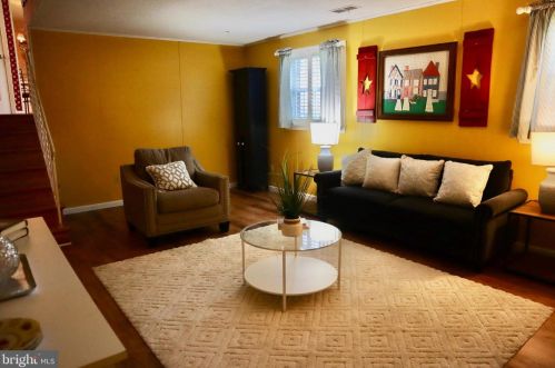 7641 Miller Fall Rd, Rockville MD 20855-1165 exterior