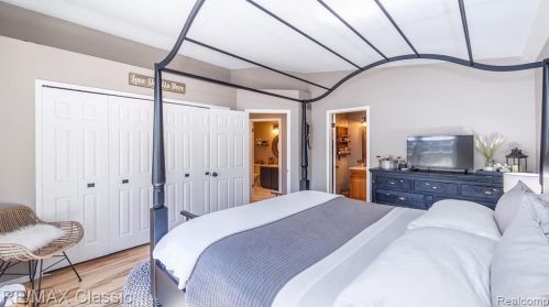 22158 Edgewater, Novi MI  48375-5014 exterior