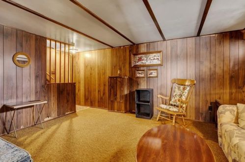 1052 Universal Rd, Pittsburgh PA 15235-3859 exterior