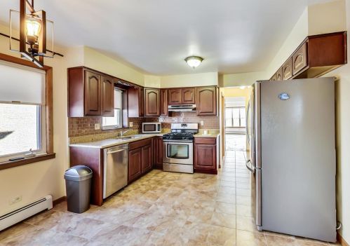 8336 Berwyn Ave, Chicago IL 60656-1430 exterior