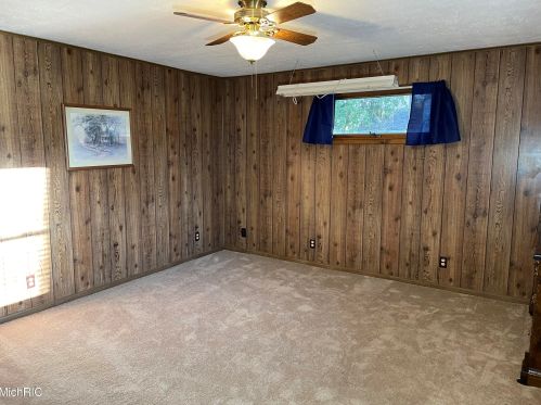 2087 Whitehall Rd, Meskegon MI 49445-1043 exterior