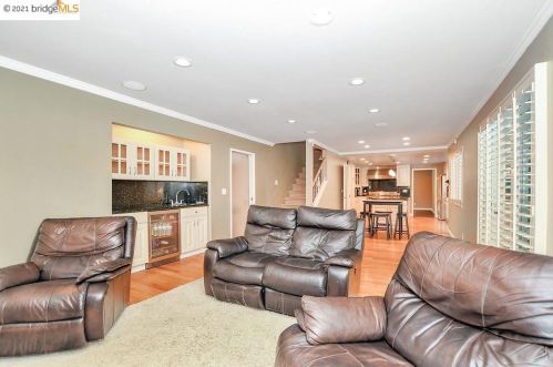 1180 Ridgemont Pl, Concord CA 94521-4831 exterior