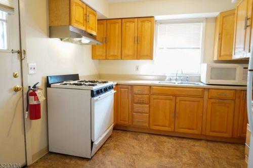 172 Main St, Bound Brk NJ  08805-2025 exterior