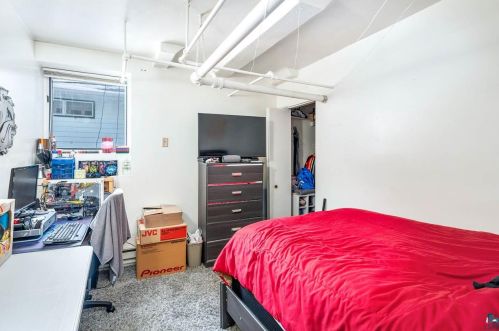 2020 3 St, Duluth MN 55805-1856 exterior