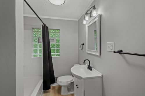 2701 Homehurst Ave, Pittsburgh PA 15234-3160 exterior