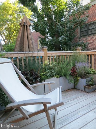 324 Camac St, Philadelphia PA 19140-4214 exterior