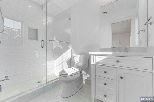 380 Lincoln Ave, Cliffside Park NJ 07010-1822 exterior