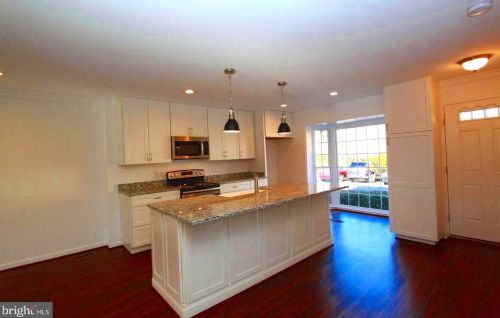 2674 Centennial Ct, Alexandria VA  22311-1304 exterior