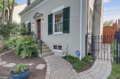 5464 30th Pl, Washington, DC 20015-1252