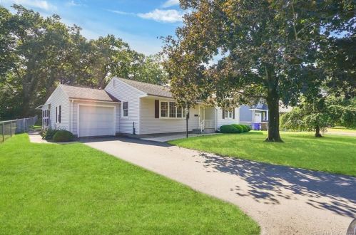 6 Hollywood Dr, Enfield CT 06082-4603 exterior