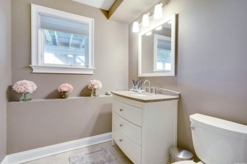 21 Beaumont Dr, Huntington Station NY 11747-3414 exterior