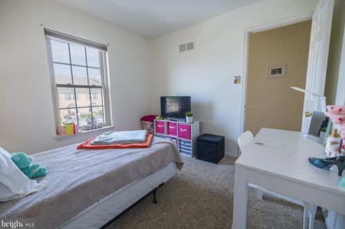 206 Maple Gln Cir, Pottstown PA 19464-3253 exterior