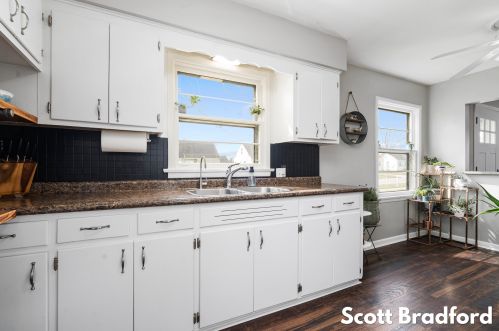 1317 Northlawn St, Grand Rapids MI 49505-3867 exterior