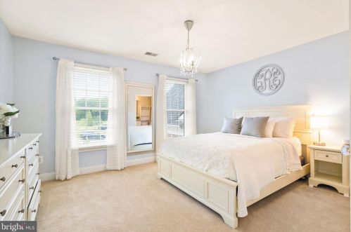 17675 Tobermory Pl, Leesburg VA 20175-7053 exterior