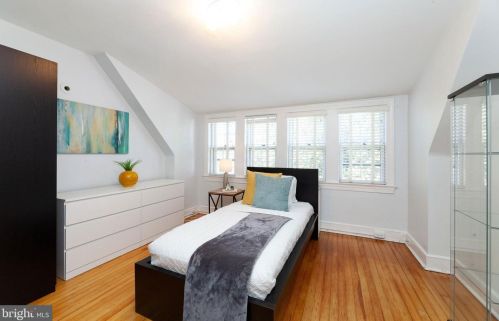 2815 Cathedral Ave, Washington DC 20008-4122 exterior