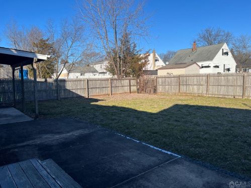 104 Schuyler Dr, Edison NJ  08817-3560 exterior