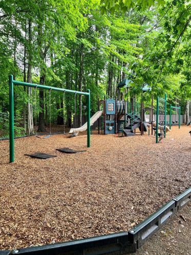 23 Vinton Dr, Concord NH  03303-1582 exterior