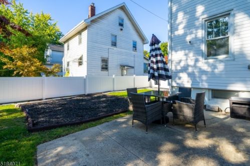 30 Brookwood Dr, Maplewood NJ  07040-1905 exterior