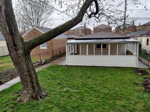 10814 Eberhart Ave, Chicago IL 60637-2403 exterior