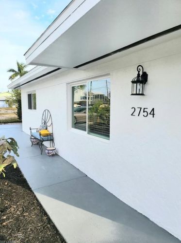 2754 Shoreview Dr, Naples FL 34112-5813 exterior