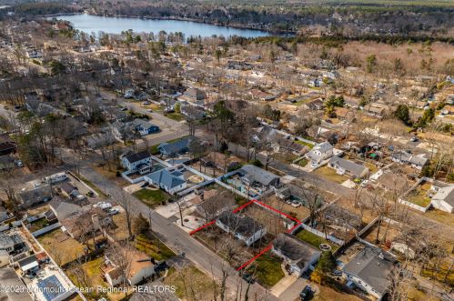 531 Center St, Lacey, NJ 08731-2335