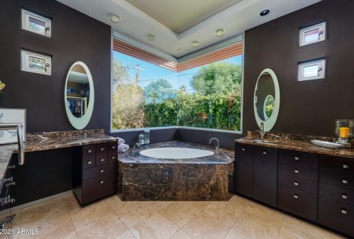 5625 7th Ave, Phoenix AZ 85013-3043 exterior