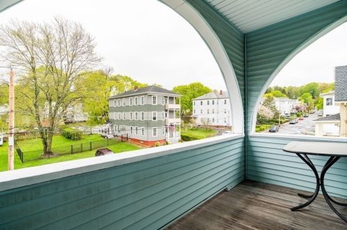 12 Kosta St, Worcester MA 01607-1525 exterior