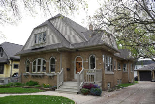 2224 70th St, Milwaukee, WI 53213-1930