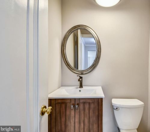 4206 Mt Vernon Memorial Hwy, Alexandria VA 22309-2809 exterior