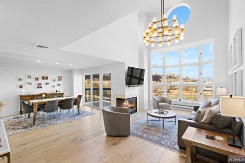 311 Nelson Ct, Edgewater NJ  07020-1618 exterior