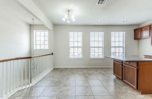 1419 Chase Ln, Irving TX  75063-3421 exterior