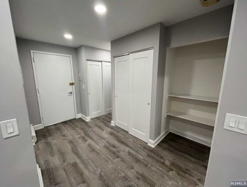 18 Massa Ln, Edgewater NJ exterior