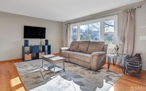 82 Cedar St, Edison NJ  08820-3530 exterior