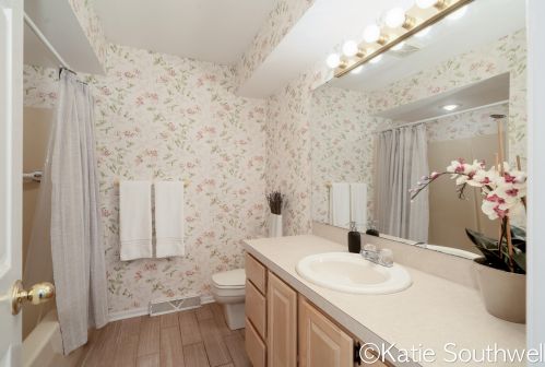 2149 Cross Creek Dr, Grand Rapids MI 49508-8795 exterior