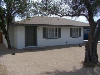 3049 Mariposa St, Phoenix, AZ 85016-5052