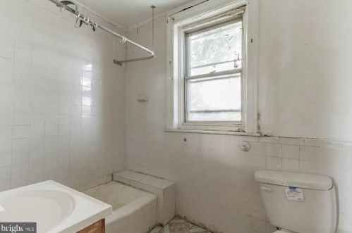 227 10 St, Darby PA 19023-1707 exterior