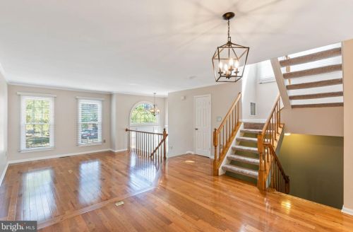 7047 Chesley Search Way, Alexandria VA 22315-4754 exterior