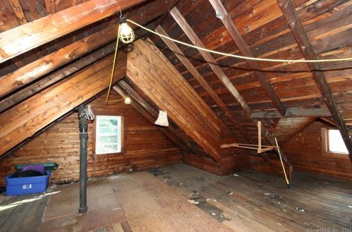 8 Franklin St, Enfield CT 06082-3608 exterior