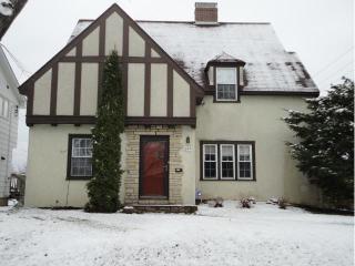 101 15th Ave, Hopkins, MN 55343-7352