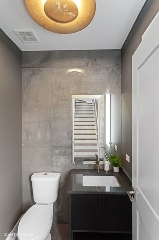 4932 Forrestville Ave, Chicago IL 60615-2407 exterior