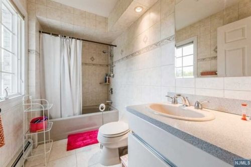 9 Blackledge Ct, Closter NJ  07624-3231 exterior