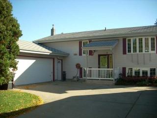 1625 Houston Dr, Bismarck ND  58504-7208 exterior