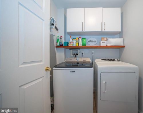 328 Lemonte St, Philadelphia PA 19128-4520 exterior