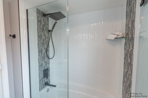 8621 Yates Blvd, Chicago IL  60617-2319 exterior