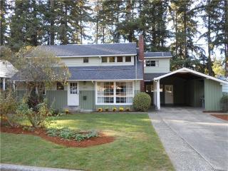 20127 7 Ave, Seattle WA  98155-1013 exterior